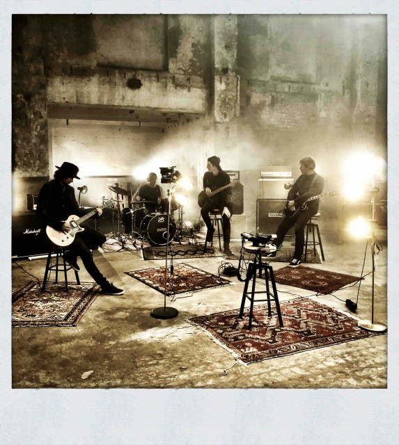NEUES VIDEO "Break the Habit"
